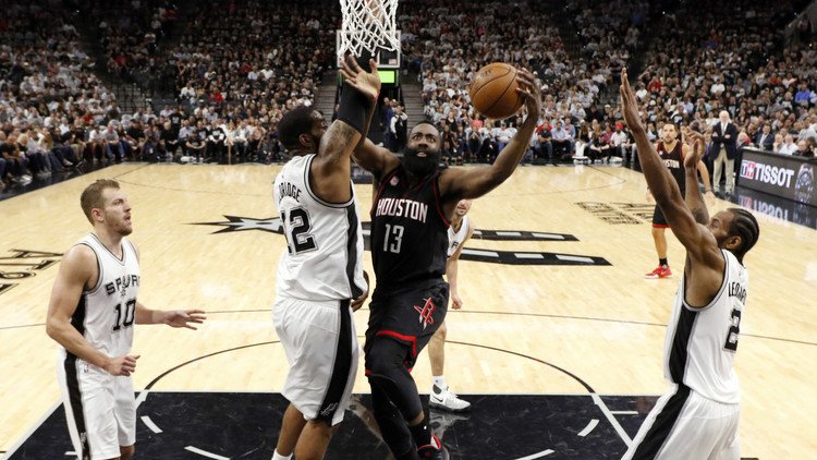 هيوستن روكتس يتغلب على سان أنطونيو سبيرز في الـNBA