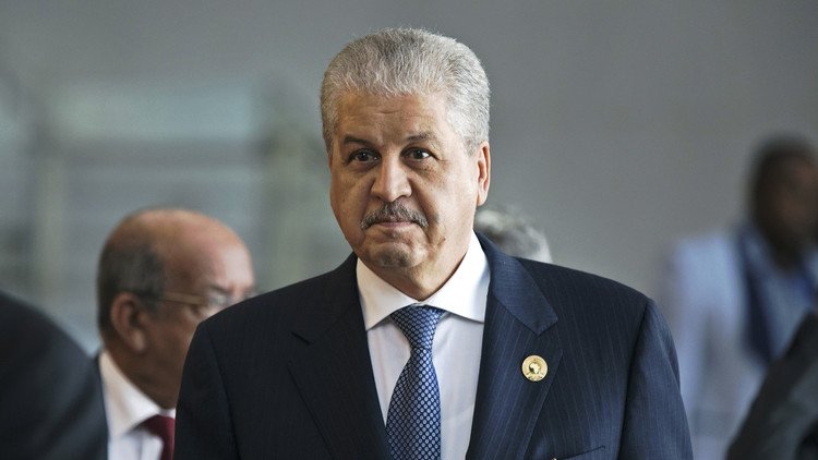 سلال لنساء الجزائر: من لا يصوت اضربنه بالعصا!