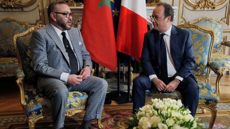الرئيس الفرنسي فرانسوا هولاند وعاهل المغرب الملك محمد السادس في الإليزيه 