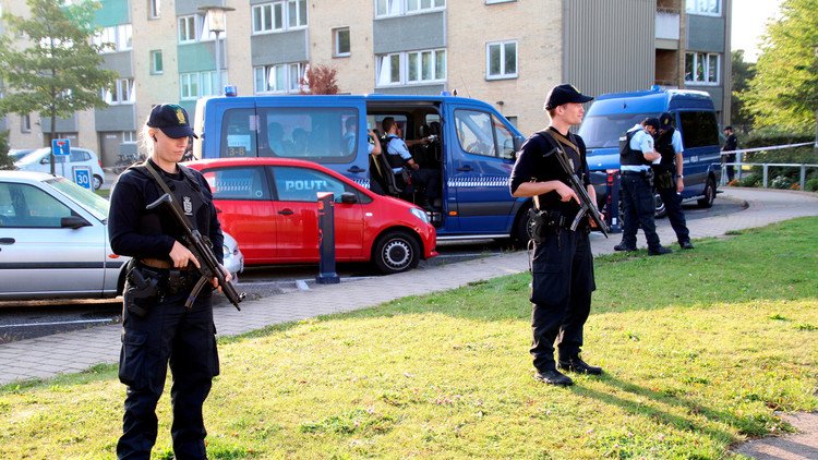 الدنمارك تمنع 5 دعاة إسلاميين وقسا من دخولها