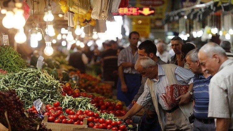موسكو وأنقرة ترفعان القيود عن التجارة البينية عدا الطماطم