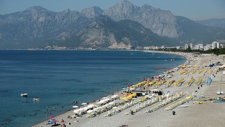 زيادة قياسية في عدد السياح الروس إلى أنطاليا التركية