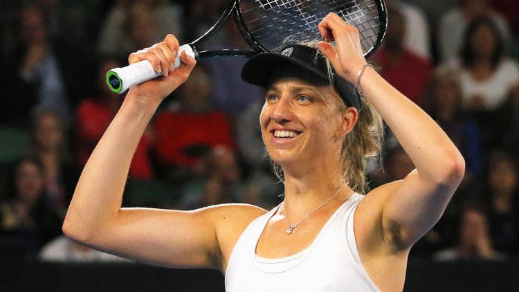 الألمانية بارتل تبلغ نهائي براغ للتنس