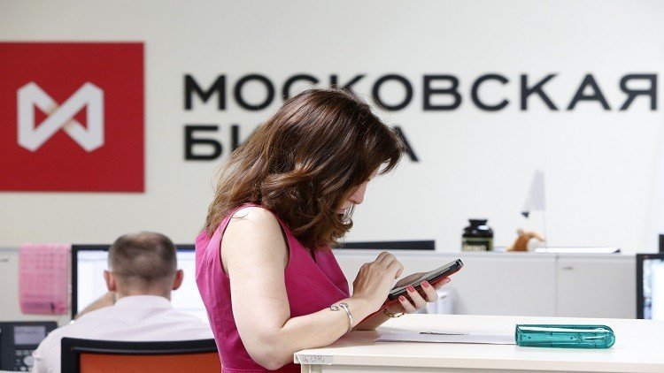 بورصة موسكو في المنطقة الخضراء بعد تعافي النفط