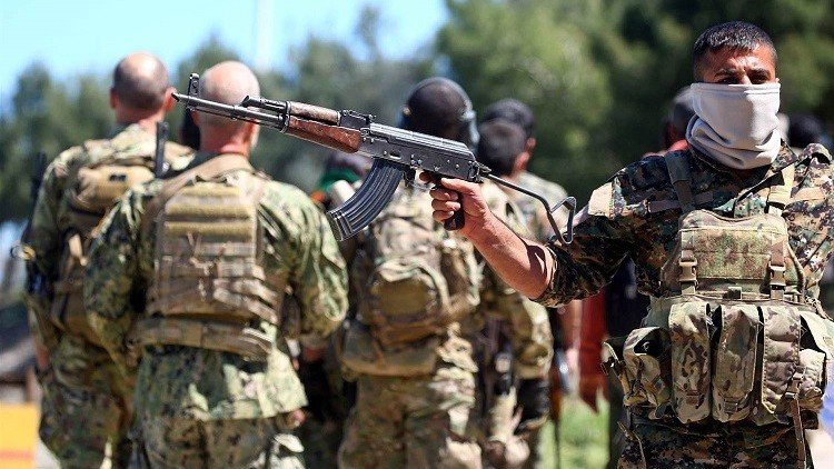ترامب يوافق على مد وحدات حماية الشعب الكردية في سوريا بالأسلحة تمهيدا لمعركة الرقة
