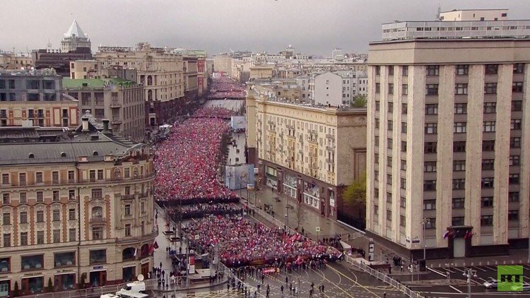 مئات الآلاف في مسيرة الفوج الخالد بموسكو