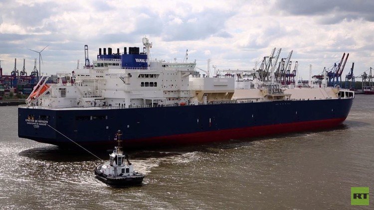 أول ناقلة غاز روسية كاسحة للجليد ترسو في ميناء هامبورغ