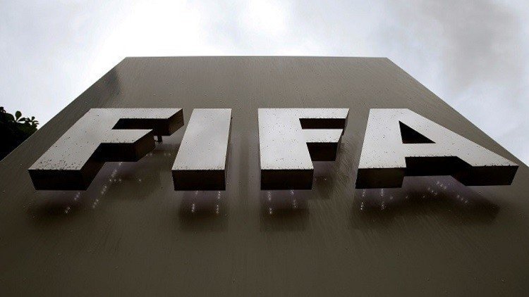 الفيفا يضع عقوبات جديدة للحد من العنصرية 