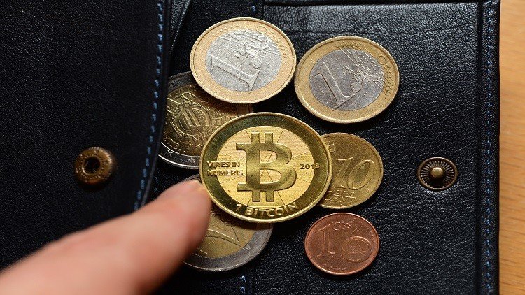 "بيتكوين" من العالم الافتراضي إلى الواقع.. وتوقعات بتجاوزها 3000 دولار