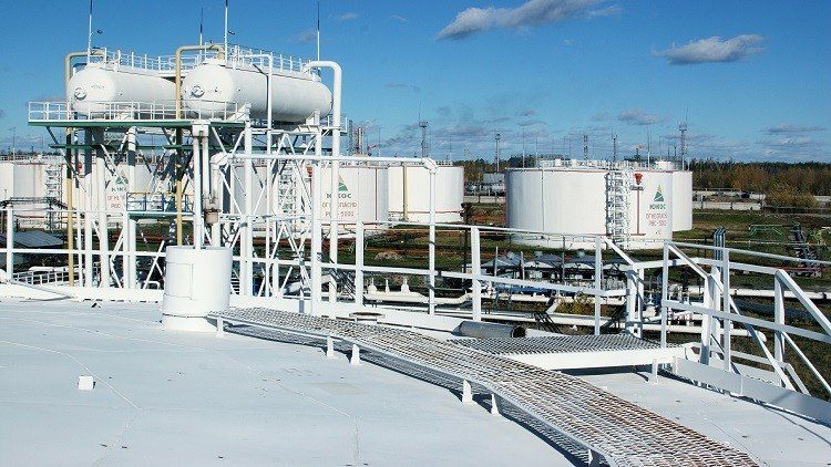 النفط ينهي أسبوعه مرتفعا