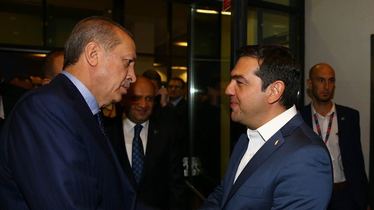 أردوغان يناقش مع تسيبراس تسليم عسكريين أتراك