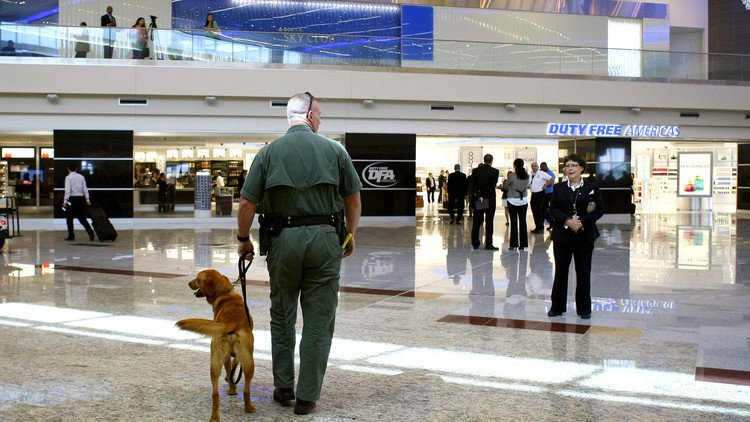 إخلاء مطار ليدز برادفورد في بريطانيا بسبب "خرق أمني"