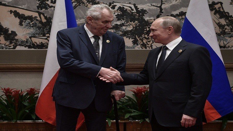 بوتين ولافروف يتبادلان المزاح مع الرئيس التشيكي زيمان
