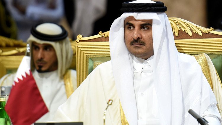 أمير قطر يدعو لحل الأزمة السورية سياسيا