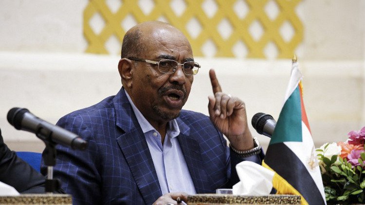 البشير يتهم مصر باحتلال أراض سودانية