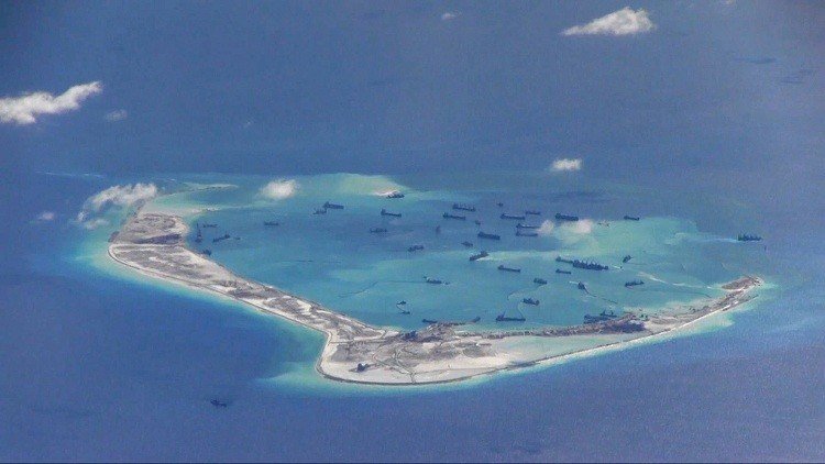 راجمات صواريخ صينية على جزر متنازع عليها