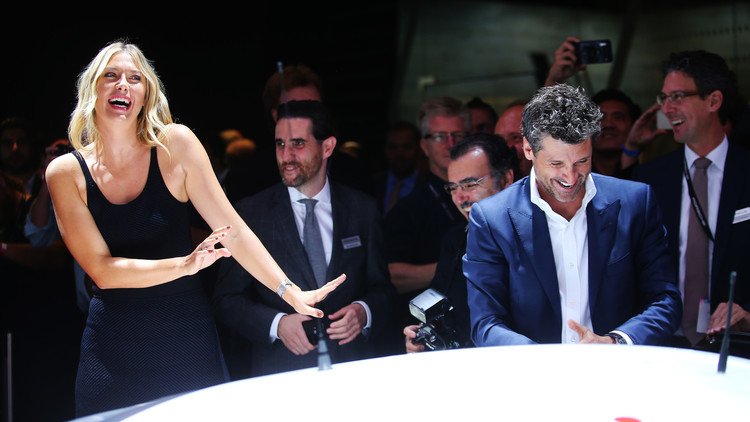 شارابوفا لصحفي: هل أنت متزوج؟ .. (فيديو)