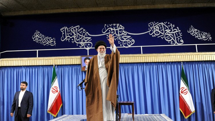 خامنئي: إيران جزيرة آمنة في بحر من العنف