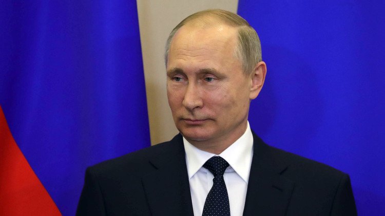 الكرملين: بوتين يهنئ ماكرون ويبحث معه التعاون في مكافحة الإرهاب