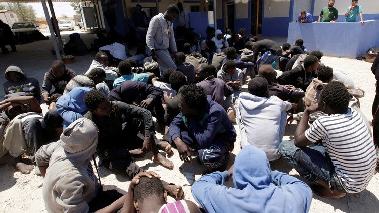 إنقاذ 2300 مهاجر قبالة ليبيا وطرابلس تطلب من روما تسليح زوارقها