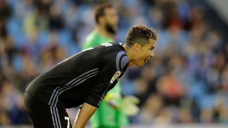 بالفيديو.. رونالدو يهدر فرصة هدف بغرابة شديدة