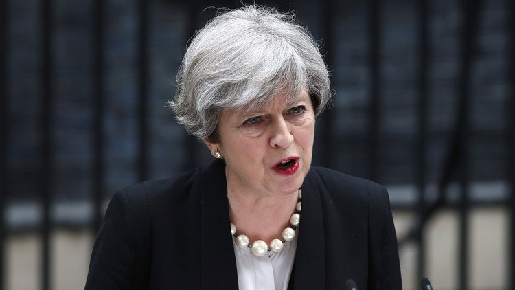 تيريزا ماي تعلن رفع حالة التأهب الأمني في بريطانيا إلى المستوى 