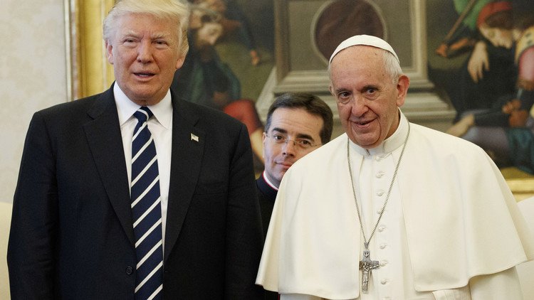 ترامب يغرد منتشيا بشأن لقائه مع البابا