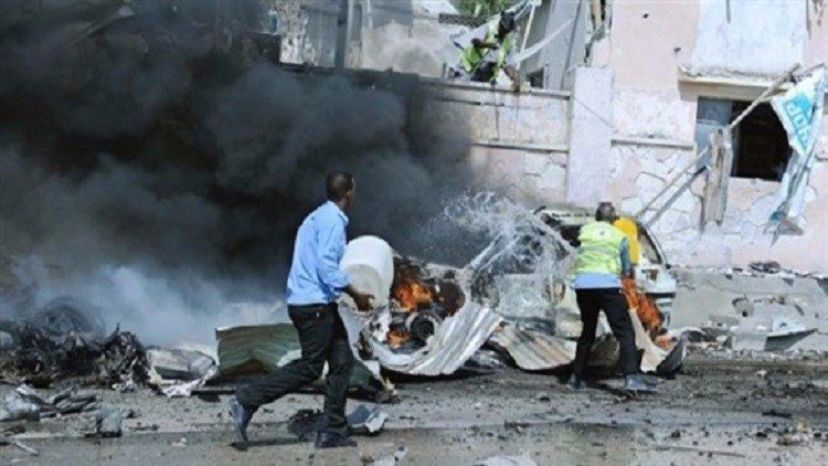 الصومال.. مقتل 17 شخصا بتفجيرين تبنى أحدهما 
