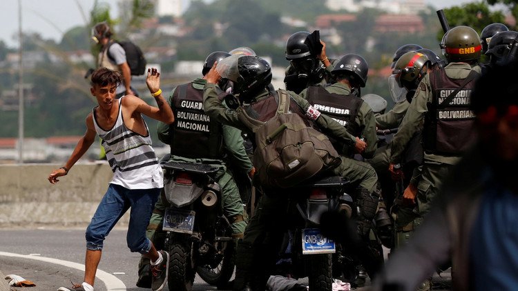 ارتفاع ضحايا الاحتجاجات في فنزويلا إلى 56 قتيلا