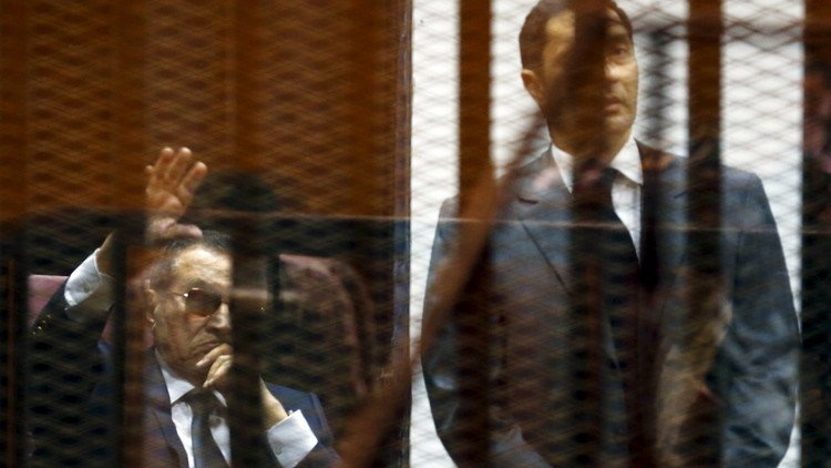 مبارك يفشل في استرجاع أسهمه