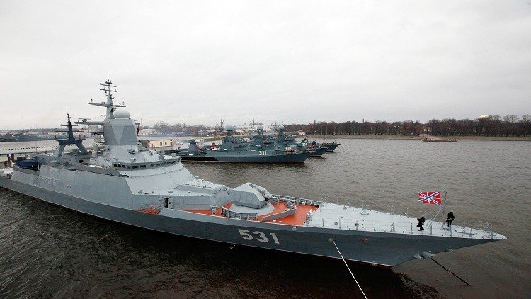 سفن حربية روسية تنفذ معركة بحرية في المتوسط