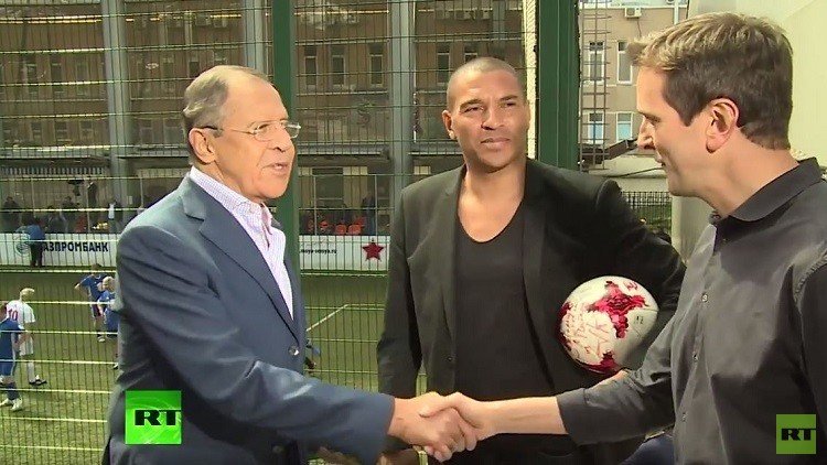 لافروف يعرب عن سعادته لاستضافة روسيا كأسي القارات والعالم