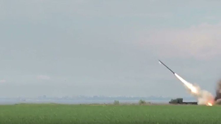 بوروشينكو "يفتح الدفاتر العتيقة" ويعرض أحدث صاروخ أوكراني 