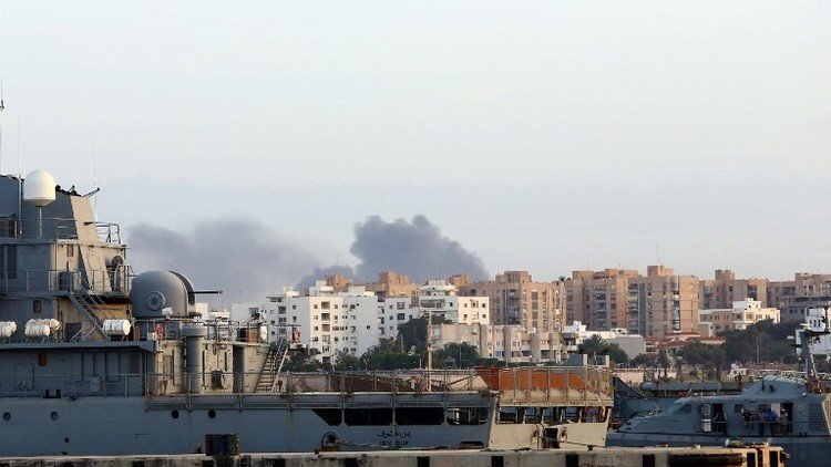 الدخان يتصاعد في طرابلس أمس الجمعة