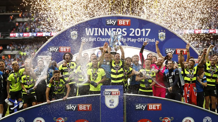 هيديرسفيلد يصعد إلى الدوري الإنجليزي الممتاز