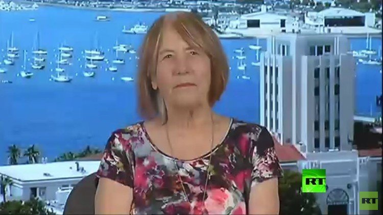 والدة أحد ضحايا هجوم بنغازي لـRT: أطالب بمحاكمة هيلاري كلينتون مجددا