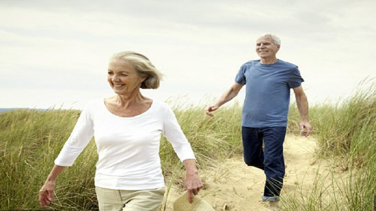 دراسة: المشي مدة 25 دقيقة يوميا قد يحد من آثار الخرف