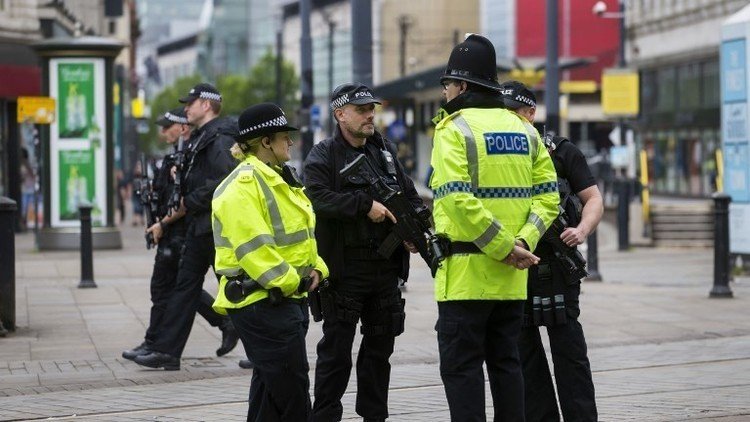 الشرطة البريطانية تفتش عقارا في ويغان قرب مانشستر