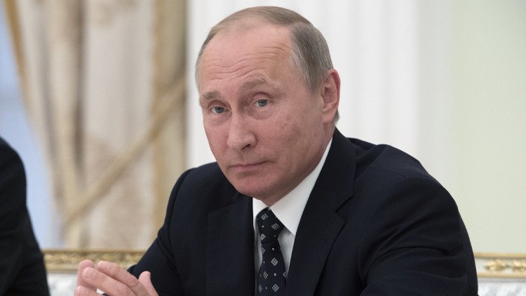 بوتين يبقي الباب مفتوحا بشأن ترشحه للرئاسة