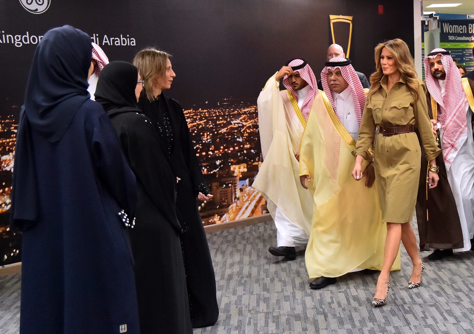 بالصور.. ميلانيا ترامب تنصح السعوديات!