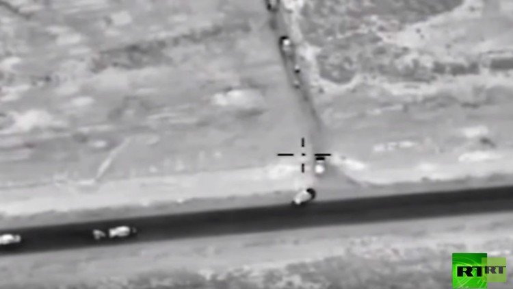 الطيران الروسي يدمر رتلا لداعش تسلل من الرقة إلى تدمر