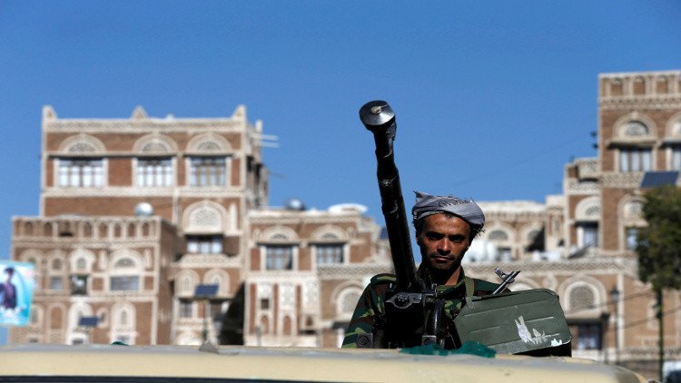 الحوثيون: الهجوم على ناقلة نفط في باب المندب مسرحية أمريكية