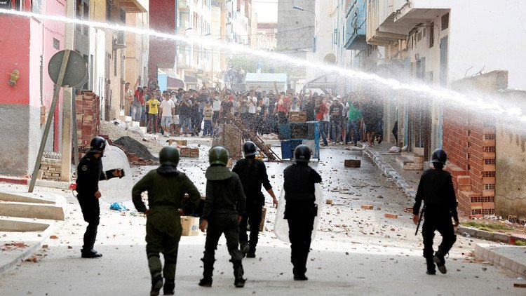 اشتباكات بين الشرطة ومحتجين في بلدة إمزورن شمال المغرب