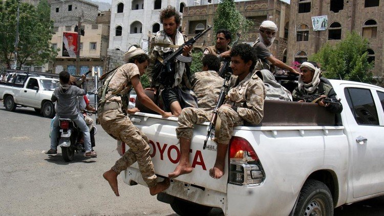 الجيش اليمني يقترب من قصر الرئاسة في تعز