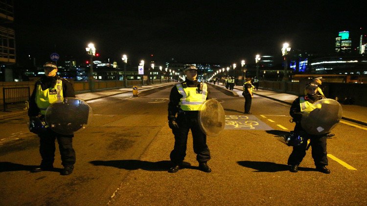 رجل أعزل حاول التصدي لمنفذي هجمات لندن يروي التفاصيل