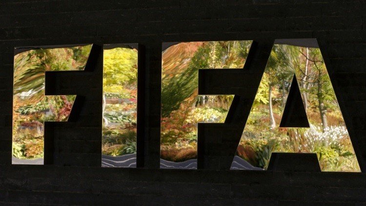 الفيفا على اتصال مع قطر بشأن كأس العالم 2022