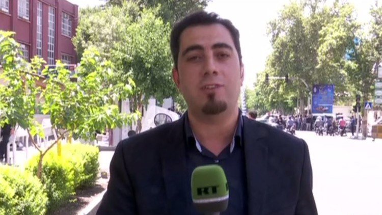 الشرطة الإيرانية تحتجز مراسل ومصور قناة RT العربية 