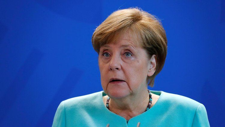ميركل: سنواصل الحوار مع أنقرة رغم الانسحاب من إنجرليك