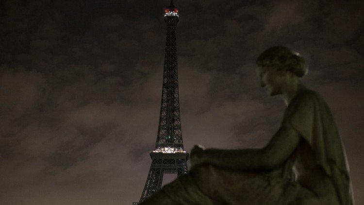  إطفاء أنوار برج إيفل حدادا على ضحايا هجمات طهران