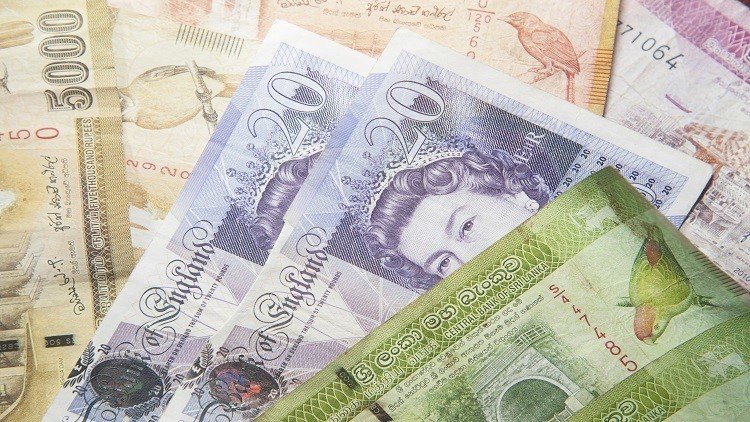 هبوط الإسترليني بعد توقعات بتراجع ماي